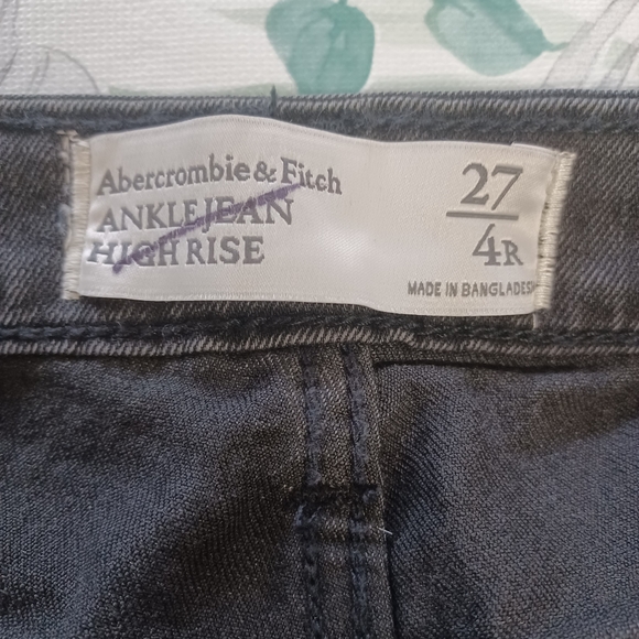 Abercrombie & Fitch Ankle High-rise Black Star Embroidered Cropped Jeans - Picture 15 of 16